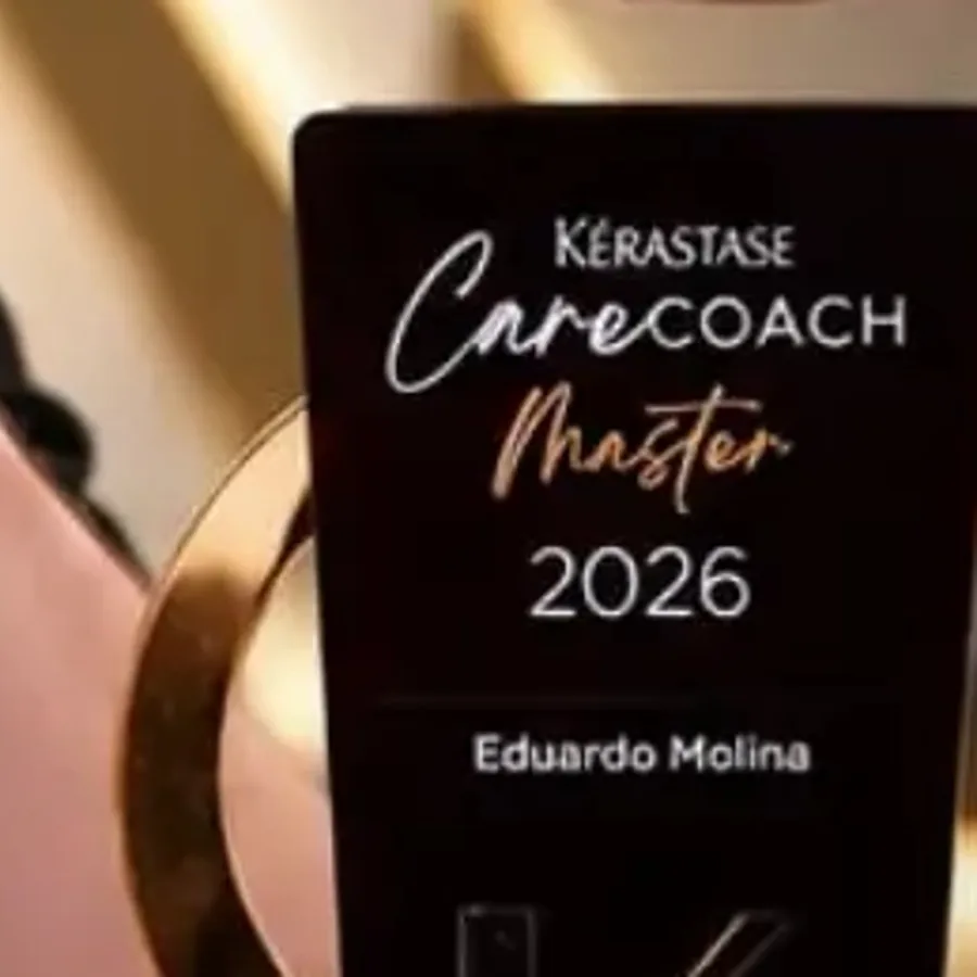 Troféu Kérastase Care Coach Master 2026 com o nome de Eduardo Molina